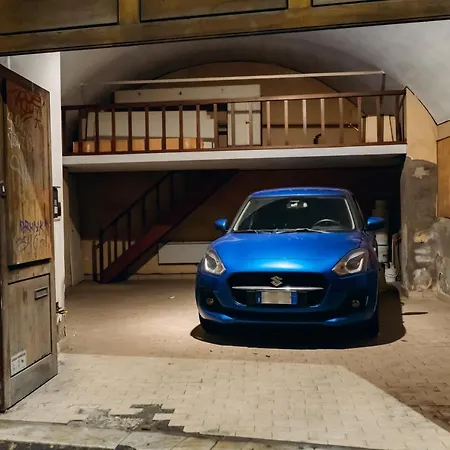 Private Parking Centro Storico: L'affresco Appartement